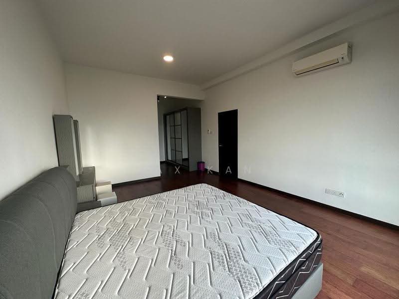 Kediaman Servis untuk Dijual di Molek Regency - Max Kan - Bedroom - PropertyGuru.com.my