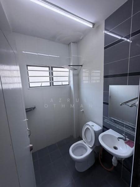 1-storey Terraced House for Sale in Taman Nusa Intan (Senawang) - Azrul Othman - Bathroom - PropertyGuru.com.my