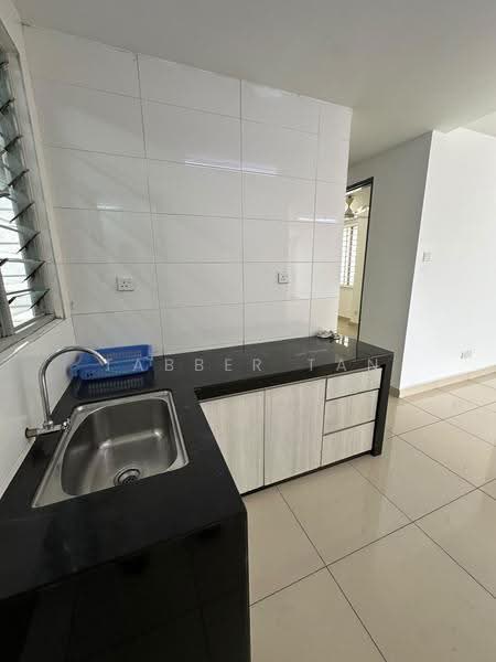 Kondominium untuk Dijual di Suasana Lumayan - Tabber Tan - Kitchen - PropertyGuru.com.my