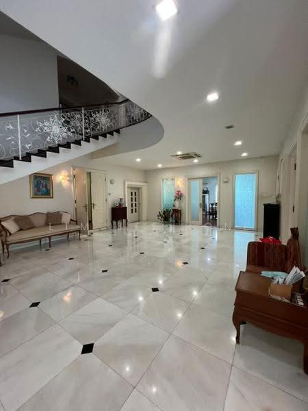 Bungalow House untuk Dijual di Subang Jaya (Selangor) - Lim Jee Hone - Entrance - PropertyGuru.com.my