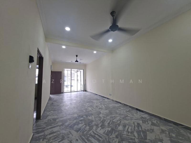 Rumah Teres 1-Tingkat untuk Dijual di Taman Pj Perdana (Paroi) - Azrul Othman - Living Room - PropertyGuru.com.my