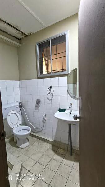 Condominium for Rent at Floridale Condominium - Jimmyy Chin - Bathroom - PropertyGuru.com.my