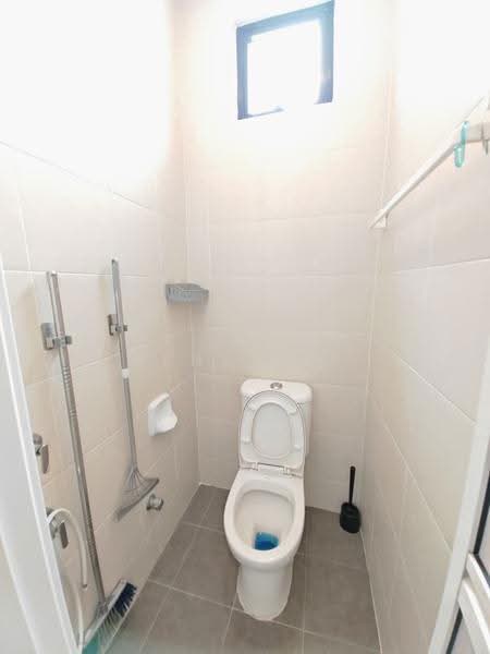 Rumah Teres 2-Tingkat untuk Dijual di Taman Mount Austin (Tebrau) - Reny Hee - Bathroom - PropertyGuru.com.my