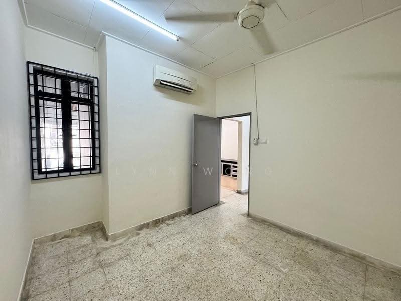 Rumah Teres 1.5-Tingkat untuk Dijual di Taman Molek (Johor Bahru) - Lynn Wong - PropertyGuru.com.my