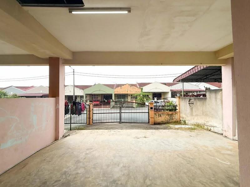 Rumah Teres 1-Tingkat untuk Dijual di Taman Bukit Kristal (Seremban) - Azrul Othman - Exterior - PropertyGuru.com.my