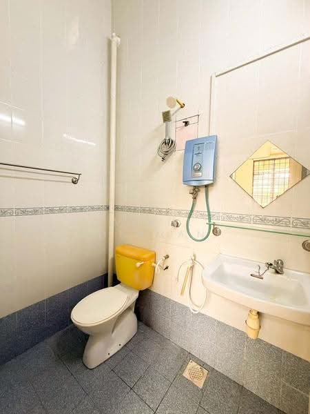 Rumah Teres 1-Tingkat untuk Dijual di Taman Bukit Kristal (Seremban) - Azrul Othman - Bathroom - PropertyGuru.com.my