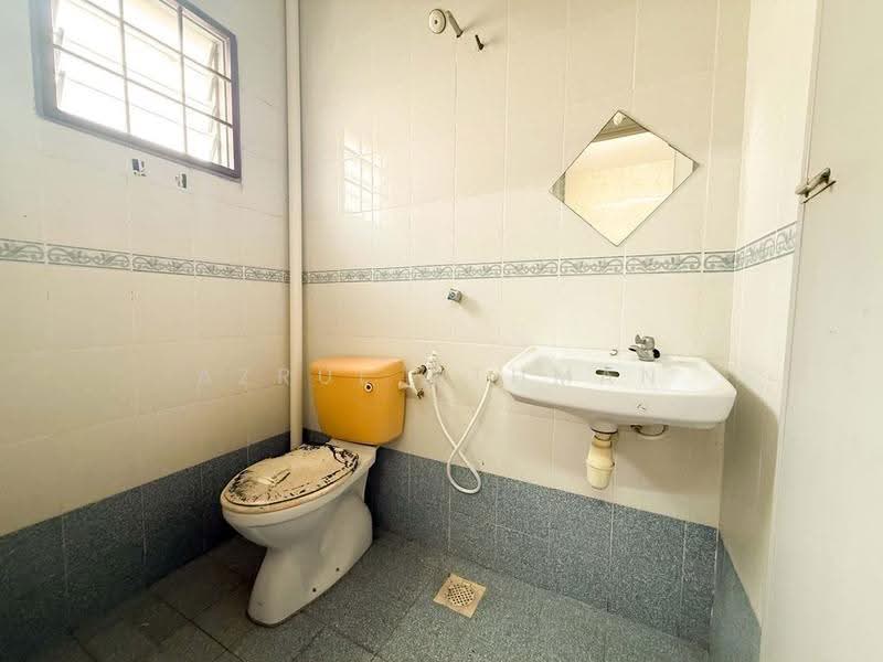 Rumah Teres 1-Tingkat untuk Dijual di Taman Bukit Kristal (Seremban) - Azrul Othman - Bathroom - PropertyGuru.com.my