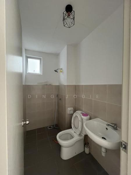 Pangsapuri untuk Disewa di Safira Apartment - Ding Jodie - Bathroom - PropertyGuru.com.my
