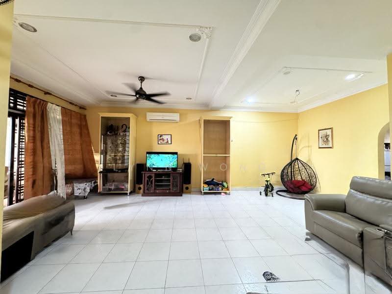 Rumah Teres 2-Tingkat untuk Dijual di Taman Daya (Johor Bahru) - Lynn Wong - Living Room - PropertyGuru.com.my