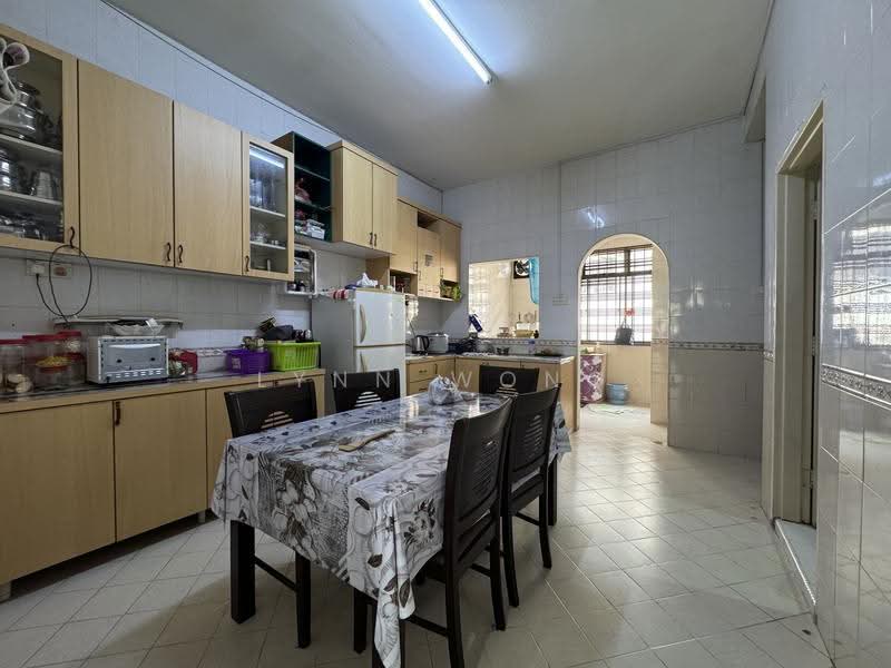 Rumah Teres 2-Tingkat untuk Dijual di Taman Daya (Johor Bahru) - Lynn Wong - Kitchen - PropertyGuru.com.my