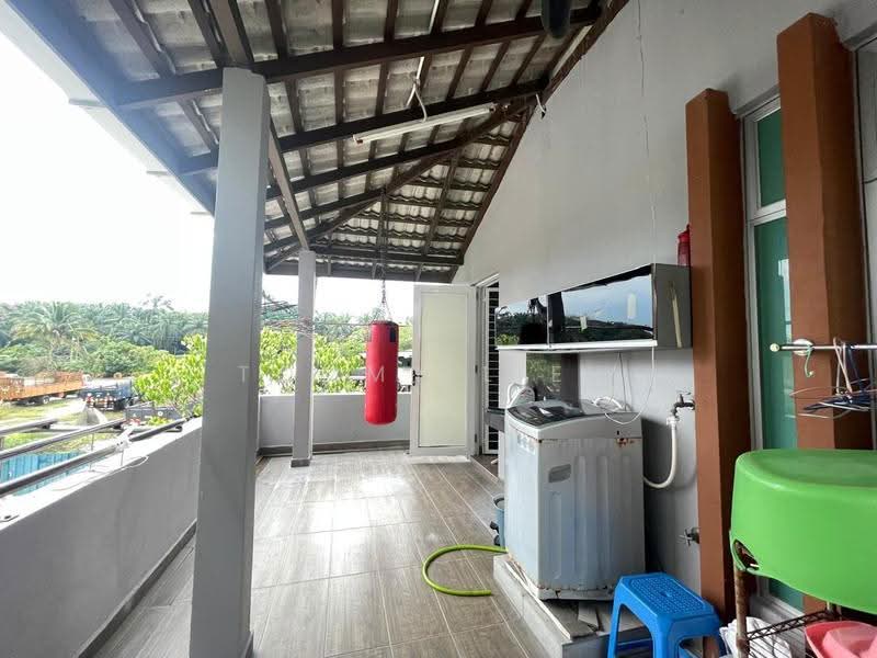 Rumah Berkembar untuk Dijual di Bukit Rahman Putra (Sungai Buloh) - Tommy Liew - Balcony - PropertyGuru.com.my