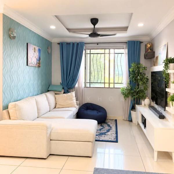 Pangsapuri untuk Dijual di Pangsapuri Suria 1 Batu Kawan - Ann Khor - Living Room - PropertyGuru.com.my