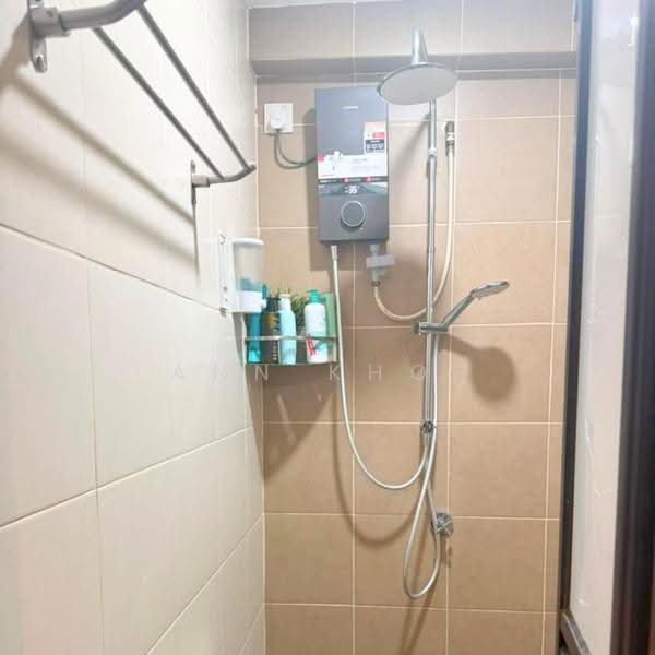 Pangsapuri untuk Dijual di Pangsapuri Suria 1 Batu Kawan - Ann Khor - Bathroom - PropertyGuru.com.my