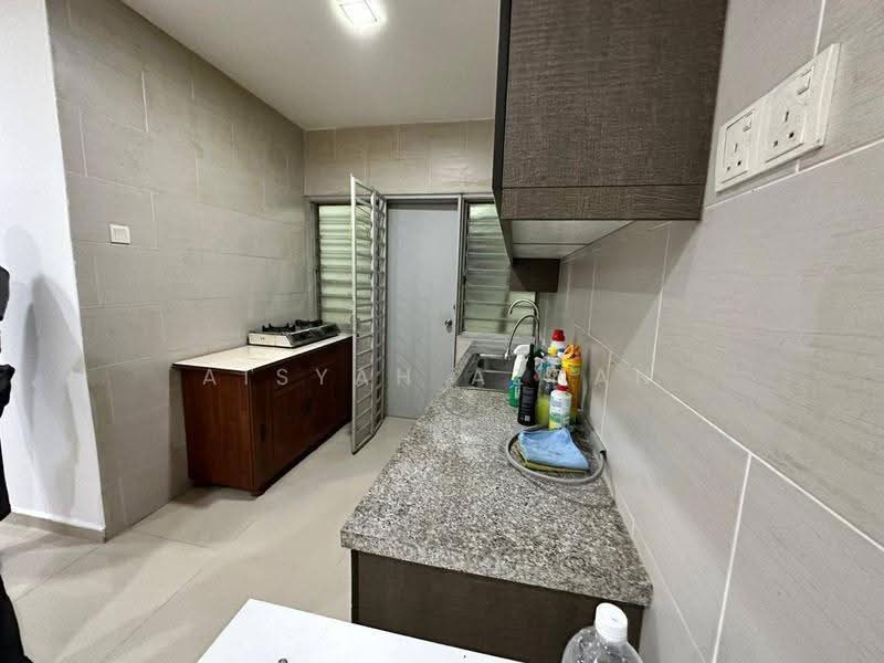 Kondominium untuk Disewa di Astana Lumayan - Aisyah Aznan - Kitchen - PropertyGuru.com.my