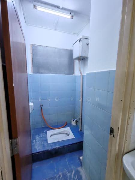 Shop for Rent in Kuchai Entrepreneurs Park (Kuchai Lama) - Jeno Poon - Bathroom - PropertyGuru.com.my