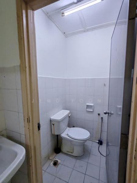 Shop for Rent in Kuchai Entrepreneurs Park (Kuchai Lama) - Jeno Poon - Bathroom - PropertyGuru.com.my
