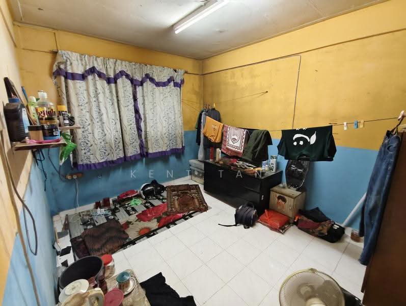 Flat for Sale at Taman Taming Jaya - Kent Tan - Bedroom - PropertyGuru.com.my