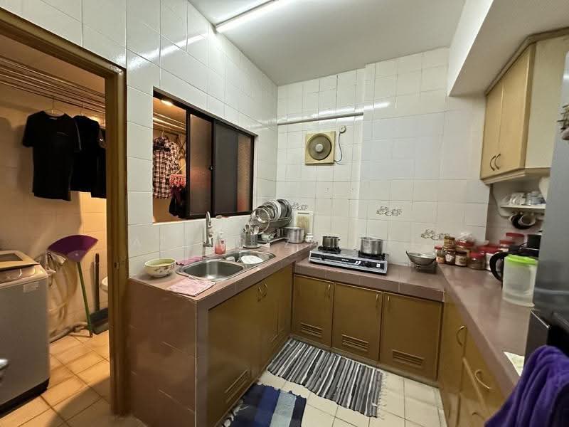 Kondominium untuk Dijual di Bayu Tasik 1 - Azzad Zarull - Kitchen - PropertyGuru.com.my