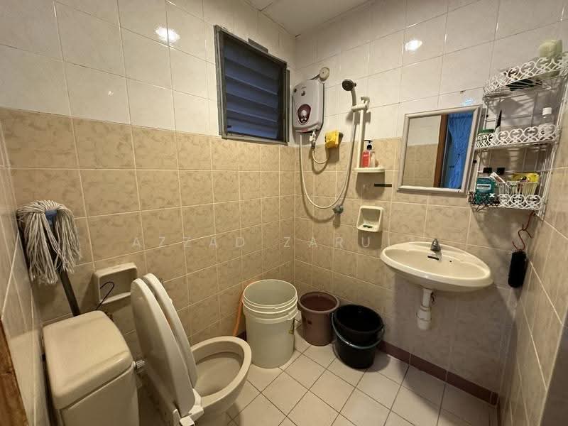 Kondominium untuk Dijual di Bayu Tasik 1 - Azzad Zarull - Bathroom - PropertyGuru.com.my