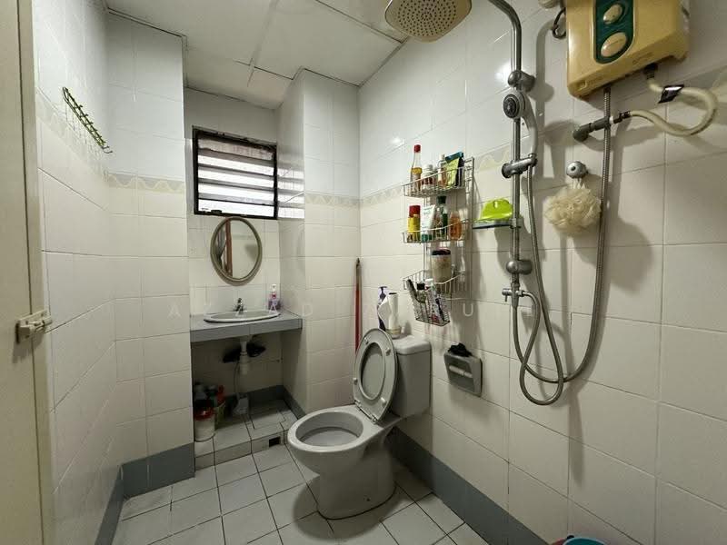 Kondominium untuk Dijual di Bayu Tasik 1 - Azzad Zarull - Bathroom - PropertyGuru.com.my