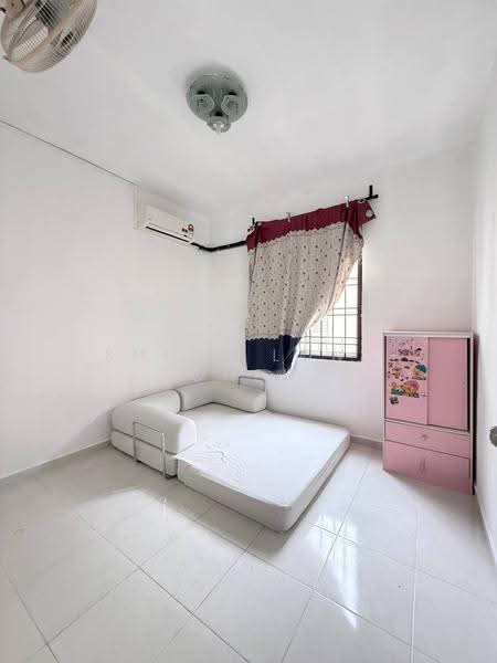 Rumah Flat untuk Dijual di Flat Bukit Indah - Shieh Long Chen - Bedroom - PropertyGuru.com.my