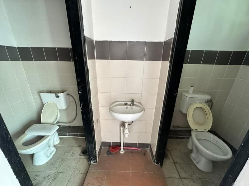 Shop for Rent in Kuching (Sarawak) - Jeno Tan - Bathroom - PropertyGuru.com.my