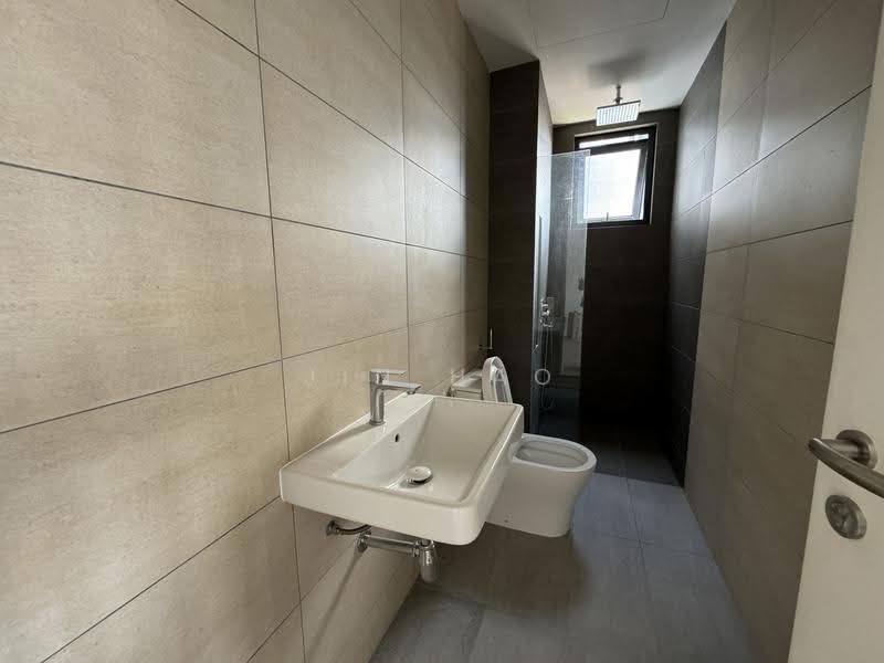 Kediaman Servis untuk Dijual di Sky Meridien - Jin Hao - Bathroom - PropertyGuru.com.my