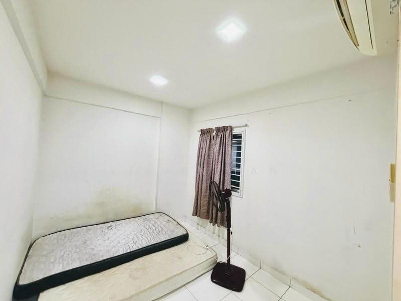 Kondominium untuk Dijual di First Residence (Residensi Unggul) - Kelven Tan - Bedroom - PropertyGuru.com.my