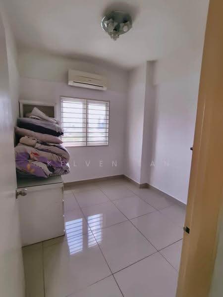 Kondominium untuk Dijual di First Residence (Residensi Unggul) - Kelven Tan - Bedroom - PropertyGuru.com.my