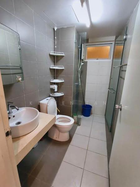 Kondominium untuk Dijual di First Residence (Residensi Unggul) - Kelven Tan - Bathroom - PropertyGuru.com.my