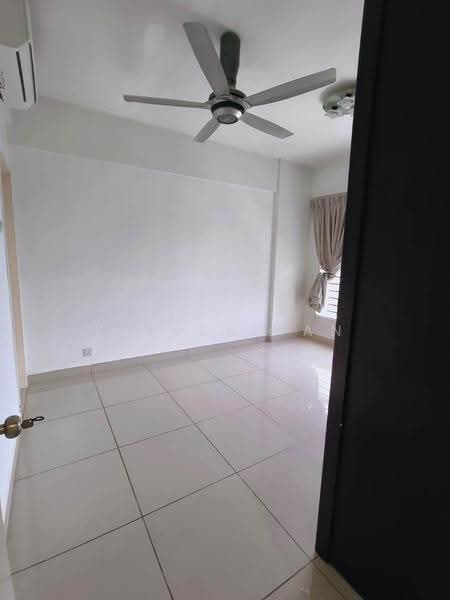 Kondominium untuk Dijual di First Residence (Residensi Unggul) - Kelven Tan - Interior - PropertyGuru.com.my