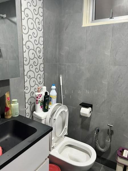 Pangsapuri untuk Dijual di The Rise Collection 1 - Tong Liang Ooi - Bathroom - PropertyGuru.com.my