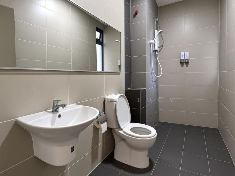 Kediaman Servis untuk Dijual di Centra Residences - Au Yong Lucy - Bathroom - PropertyGuru.com.my