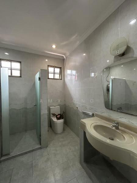 Semi-Detached House for Sale in Usj 11 (Subang Jaya) - Amy Ong - Bathroom - PropertyGuru.com.my