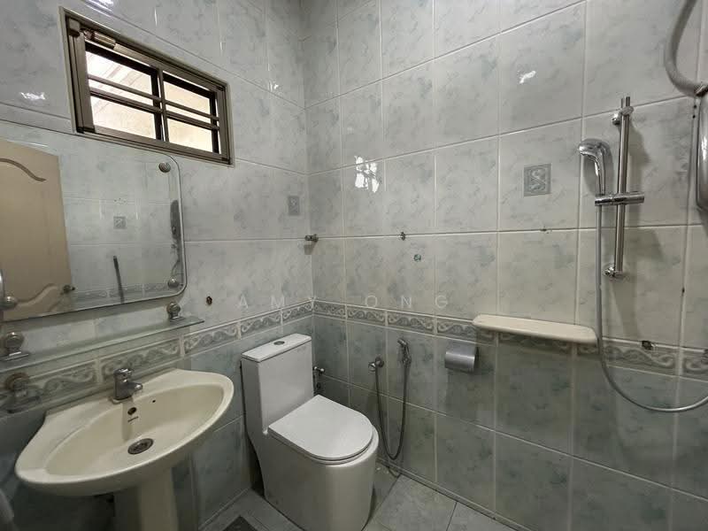 Semi-Detached House for Sale in Usj 11 (Subang Jaya) - Amy Ong - Bathroom - PropertyGuru.com.my