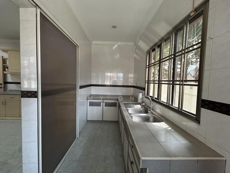 Semi-Detached House for Sale in Usj 11 (Subang Jaya) - Amy Ong - Kitchen - PropertyGuru.com.my