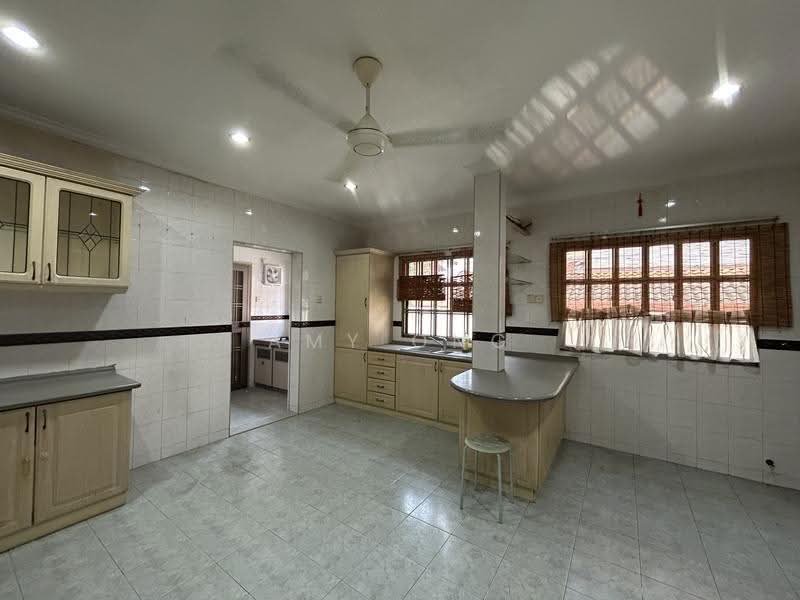 Semi-Detached House for Sale in Usj 11 (Subang Jaya) - Amy Ong - Kitchen - PropertyGuru.com.my