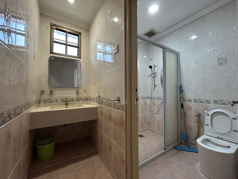 Semi-Detached House for Sale in Usj 11 (Subang Jaya) - Amy Ong - Bathroom - PropertyGuru.com.my