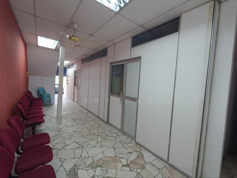 Shop / Office untuk Dijual di Bandar Baru Menglembu (Menglembu) - Jerry Chow - Corridor - PropertyGuru.com.my