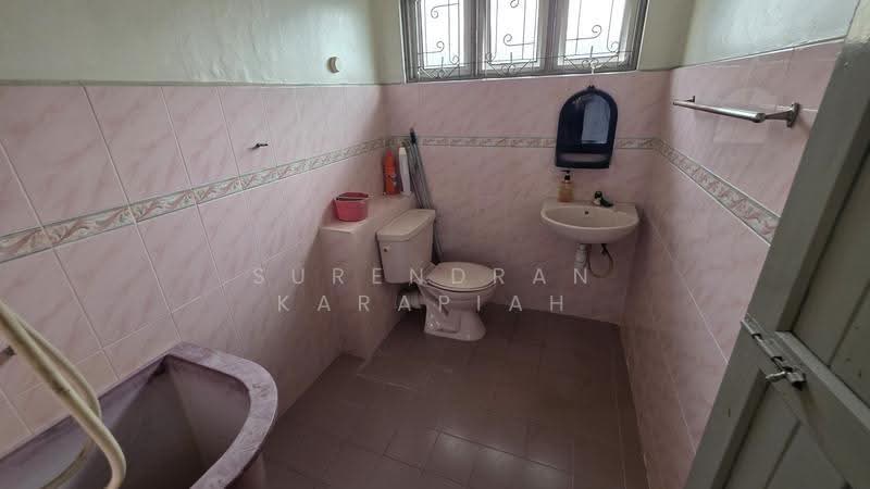 2-storey Terraced House for Sale in Taman Selatan (Klang) - Surendran Karapiah - Bathroom - PropertyGuru.com.my