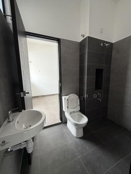 2-storey Terraced House for Sale in Taman Impian Emas (Skudai) - Darren Ho - Bathroom - PropertyGuru.com.my