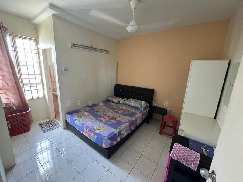 Pangsapuri untuk Dijual di Relau Vista Apartment - Bryan Teng - Bedroom - PropertyGuru.com.my