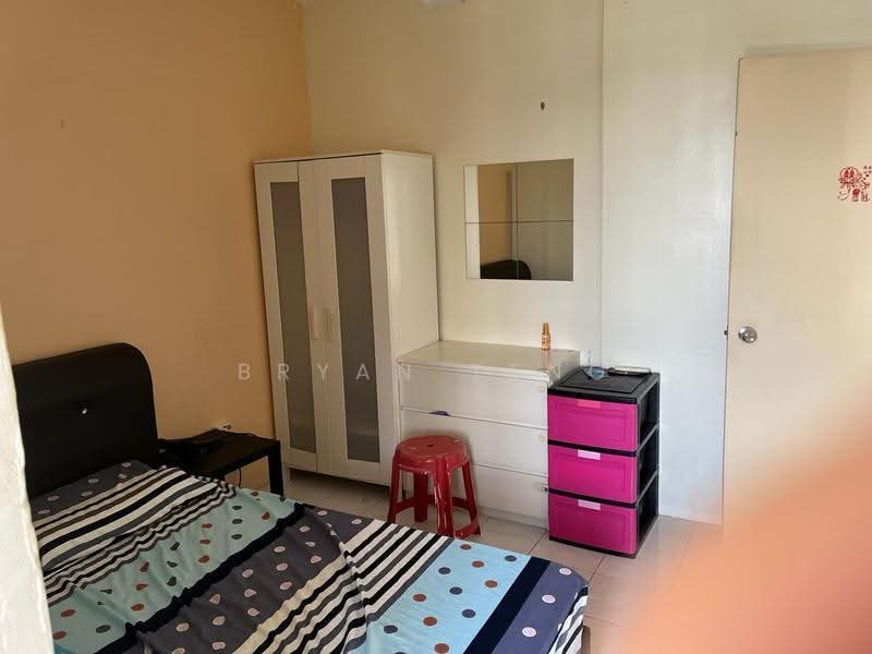 Pangsapuri untuk Dijual di Relau Vista Apartment - Bryan Teng - Bedroom - PropertyGuru.com.my