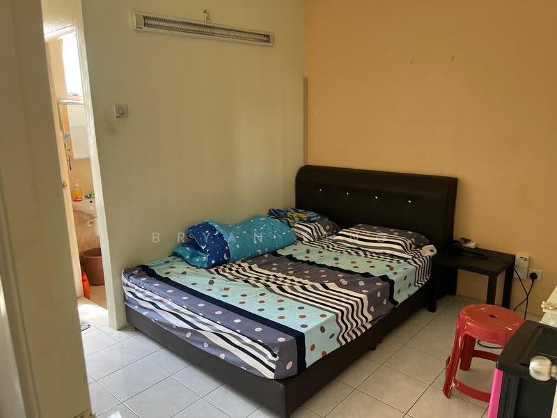 Pangsapuri untuk Dijual di Relau Vista Apartment - Bryan Teng - Bedroom - PropertyGuru.com.my