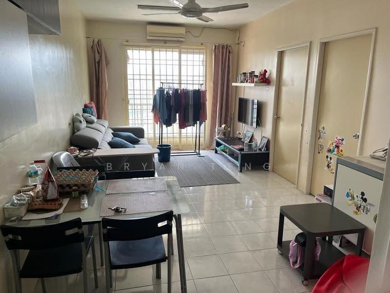 Pangsapuri untuk Dijual di Relau Vista Apartment - Bryan Teng - Living Room - PropertyGuru.com.my