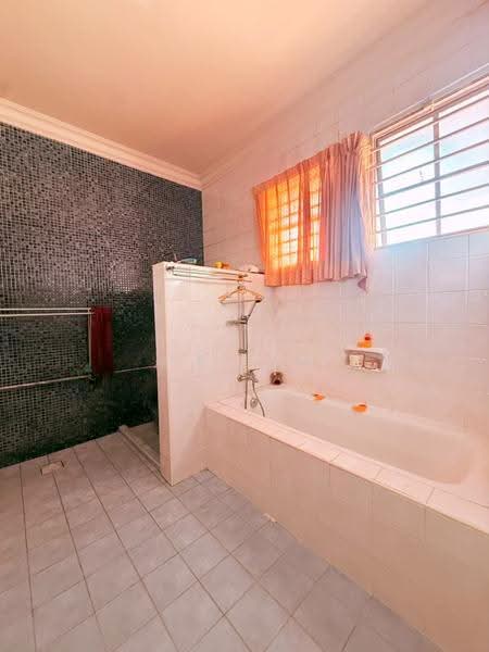 Semi-Detached House for Sale in Kota Kemuning (Shah Alam) - KK Lim - Bathroom - PropertyGuru.com.my