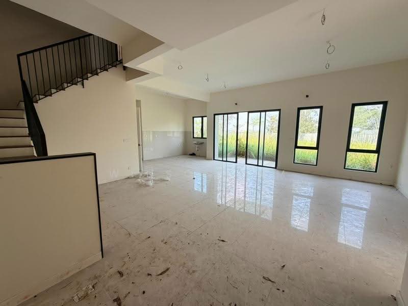 Rumah Berkembar untuk Dijual di Sungai Buloh (Selangor) - Winson Tam - Living Room - PropertyGuru.com.my