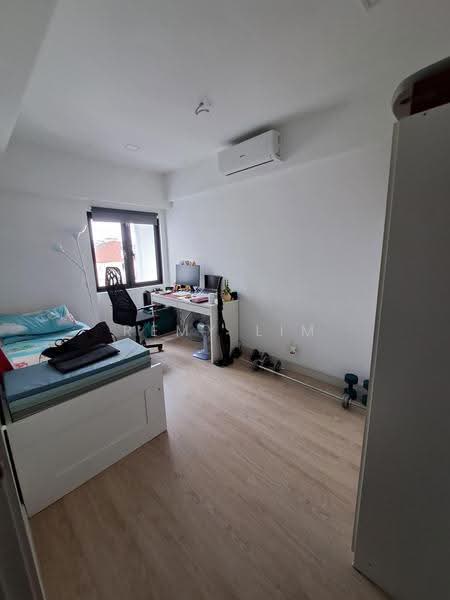 Kondominium untuk Dijual di Royalle Condominium - Remy Lim - Bedroom - PropertyGuru.com.my