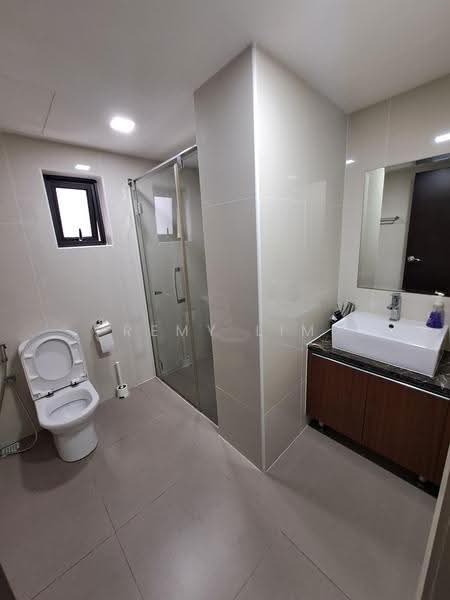 Kondominium untuk Dijual di Royalle Condominium - Remy Lim - Bathroom - PropertyGuru.com.my