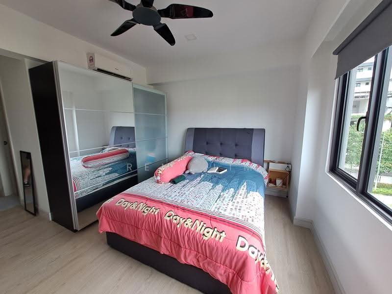 Kondominium untuk Dijual di Royalle Condominium - Remy Lim - Bedroom - PropertyGuru.com.my
